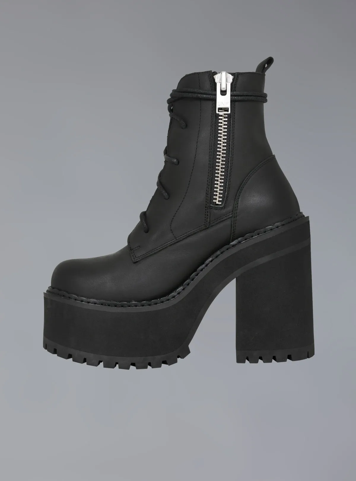 Enhanced Performance Choker Style Boot for Optimal Comfort