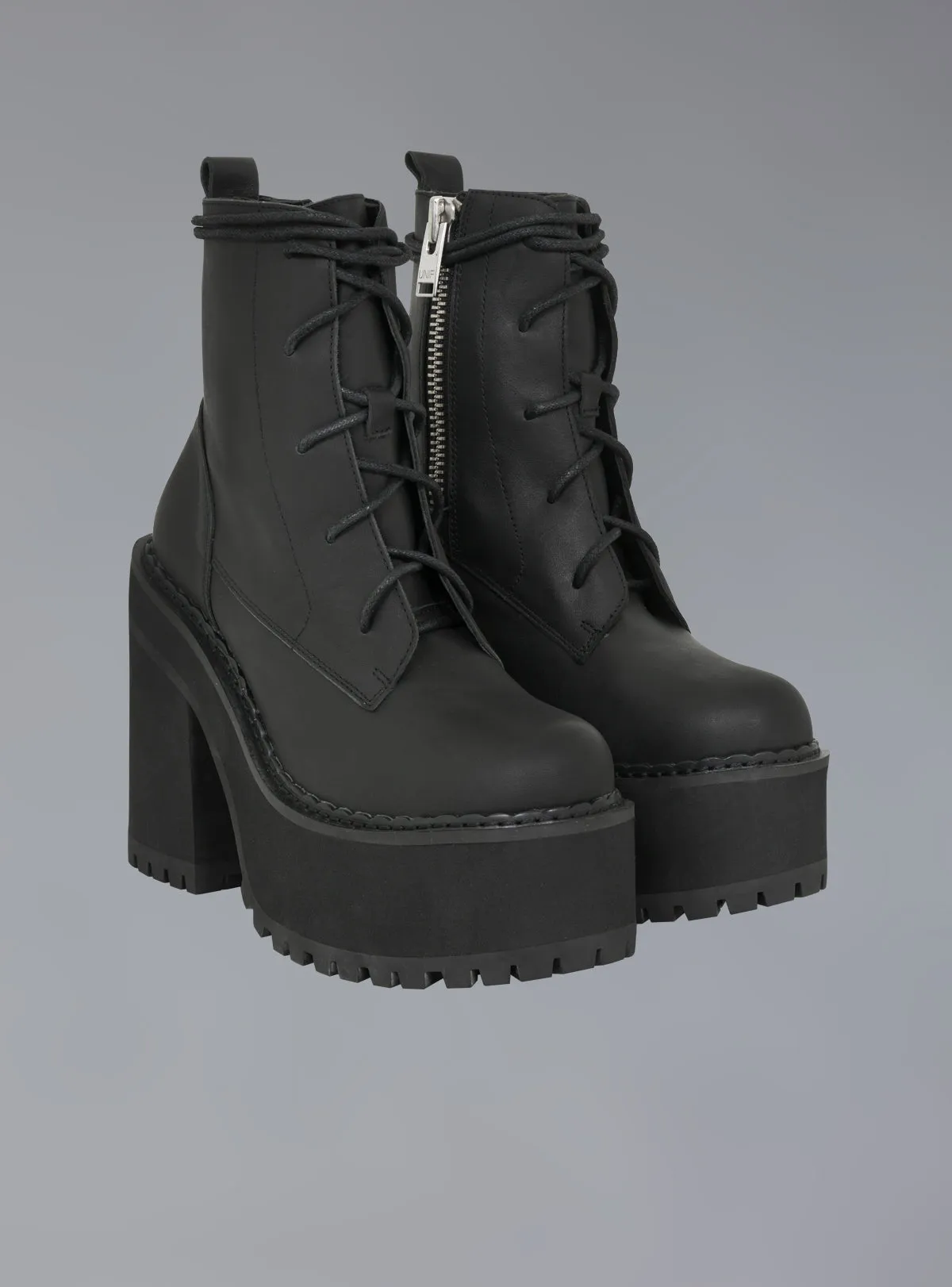 Enhanced Performance Choker Style Boot for Optimal Comfort