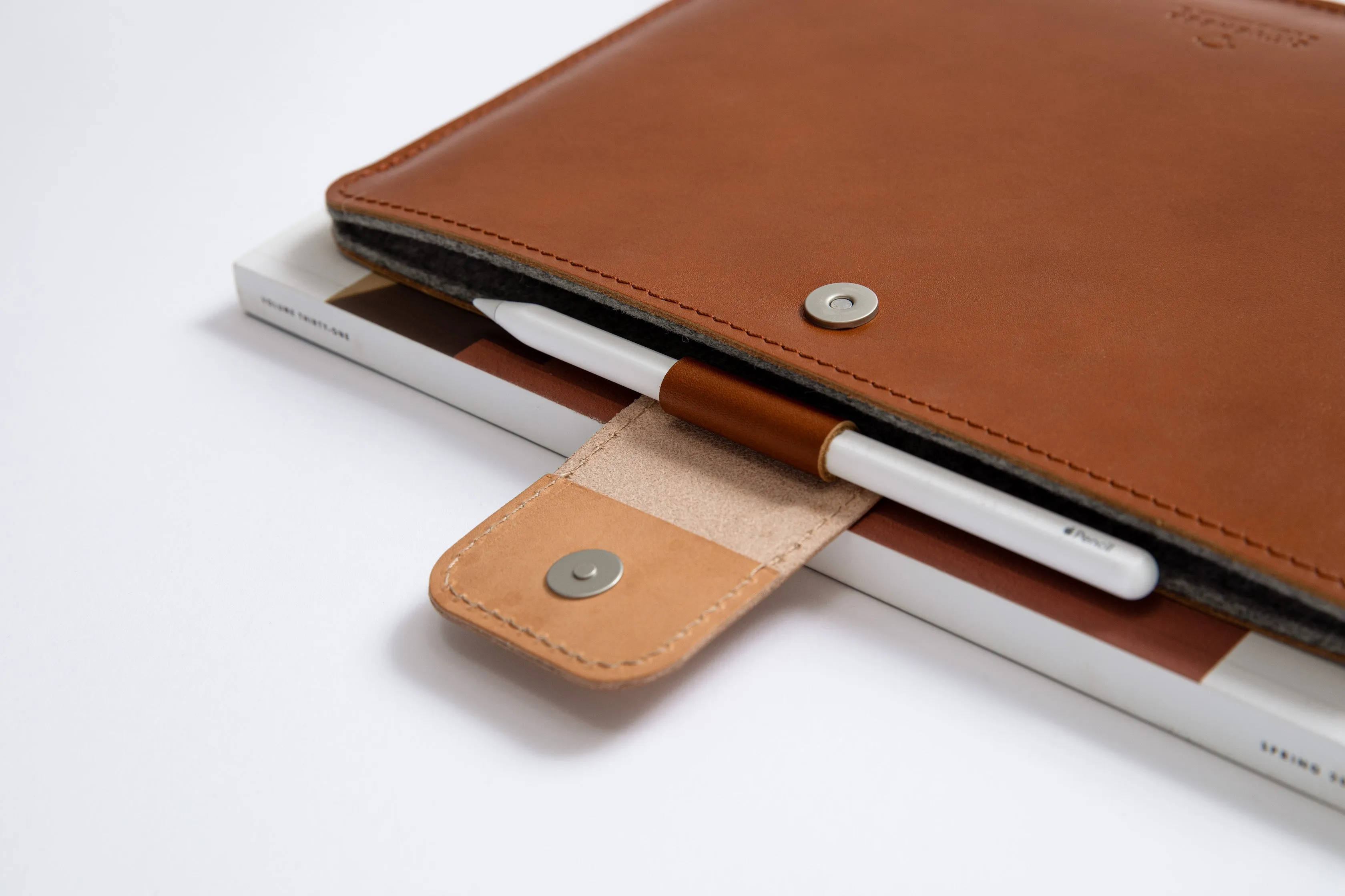 KEEP IT SNUG iPad Case/ Vegetable tanned/